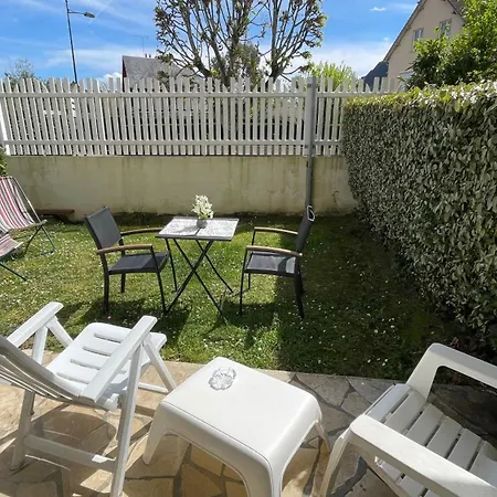 Avec Jardin Centre La Roseraie * קאבורג